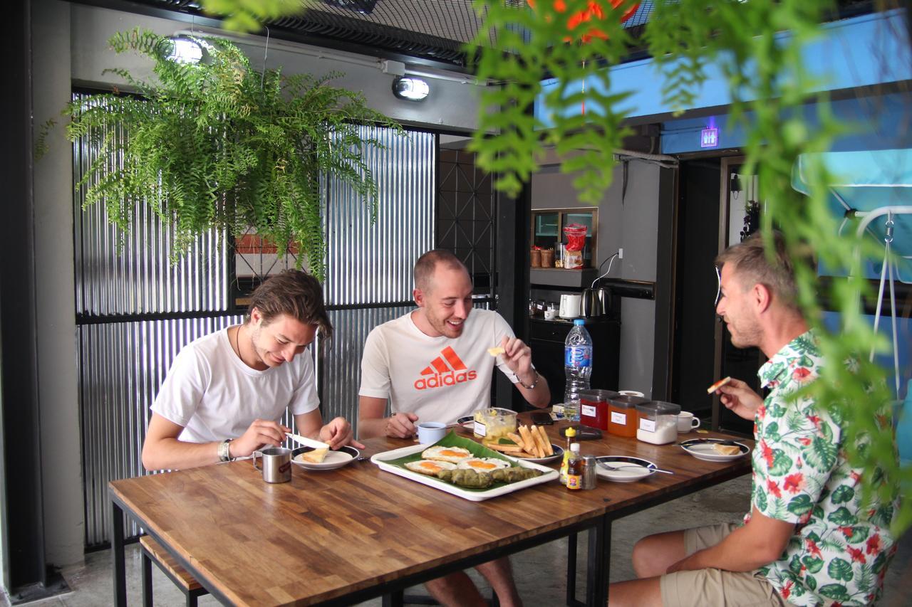 Vitamin Sea Hostel Phuket Buitenkant foto
